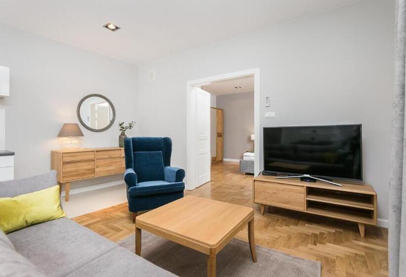 סוויטה, Venetian House Market Square Apart