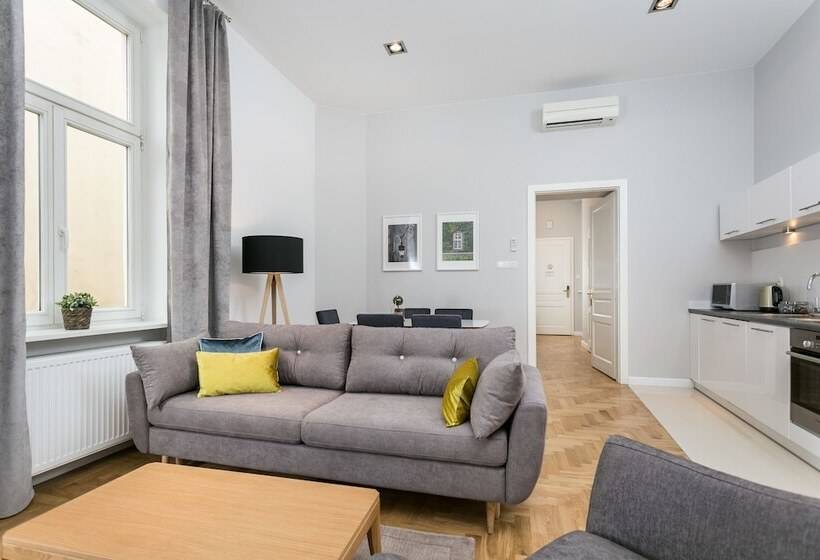 סוויטה משפחתית, Venetian House Market Square Apart