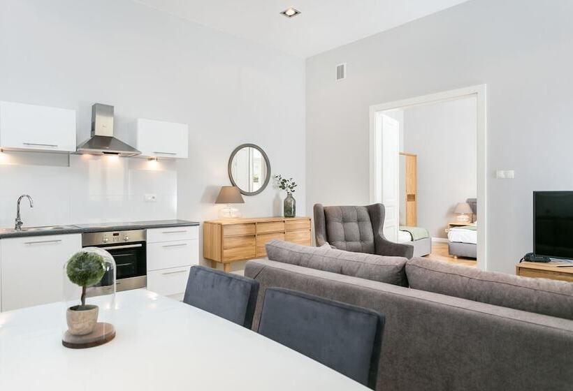 סוויטה משפחתית, Venetian House Market Square Apart