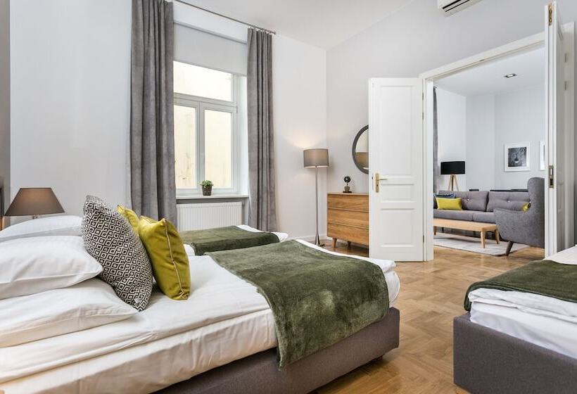 סוויטה משפחתית, Venetian House Market Square Apart