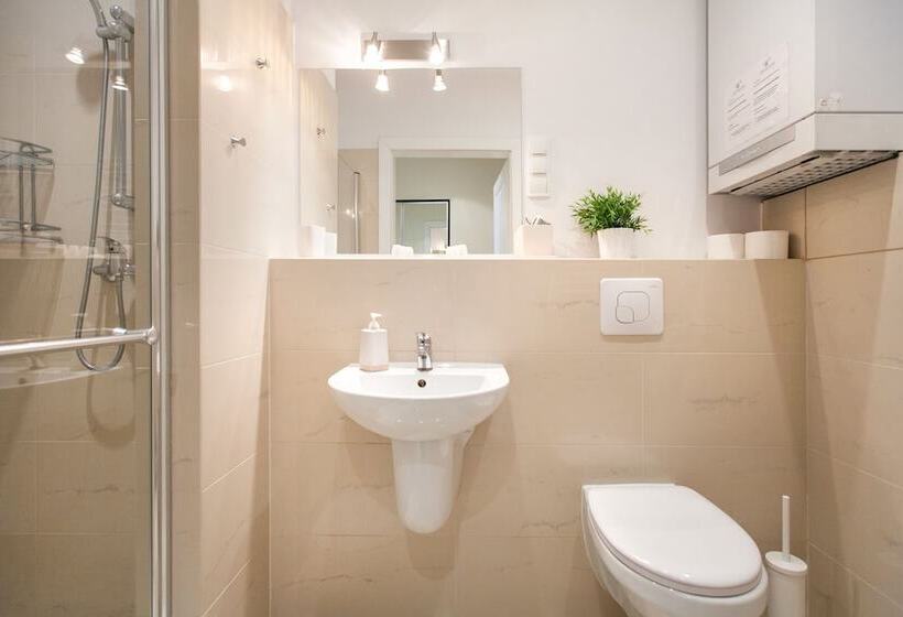 סוויטה, Venetian House Market Square Apart