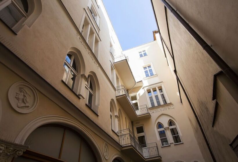 Люкс, Venetian House Market Square Apart