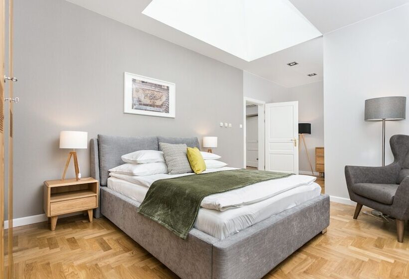 סוויטה, Venetian House Market Square Apart