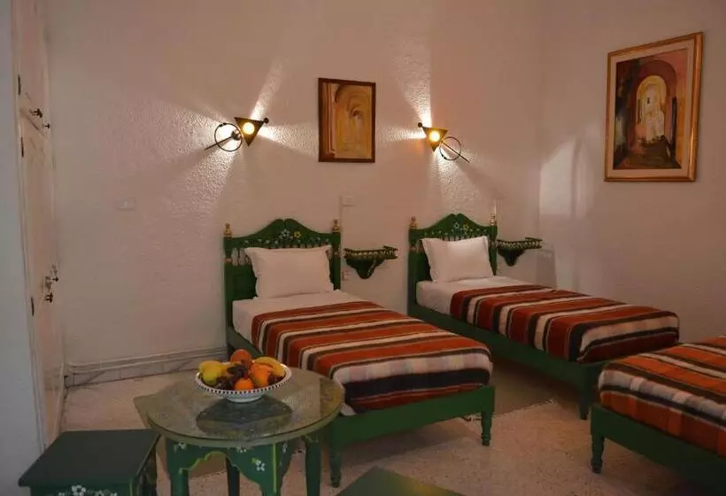 اتاق استاندارد سه نفره, Dar Ya
