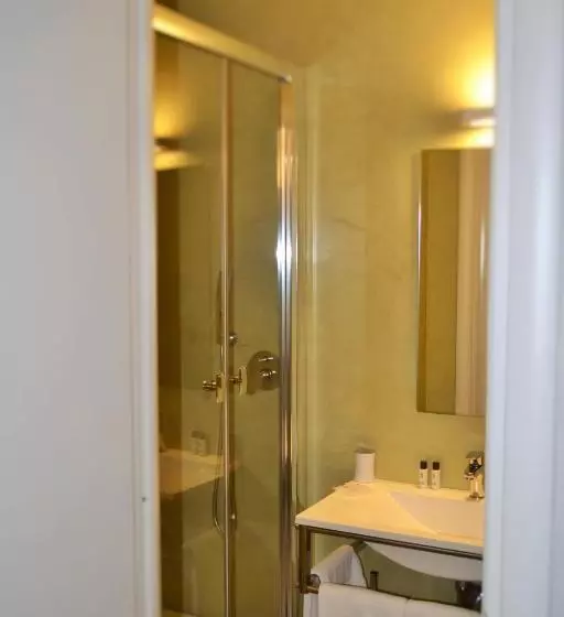 اتاق اکونومی, Ma