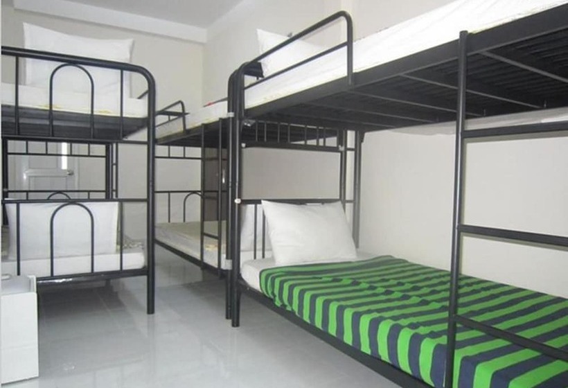 تختخواب در اتاق مشترک, Saigon Inn