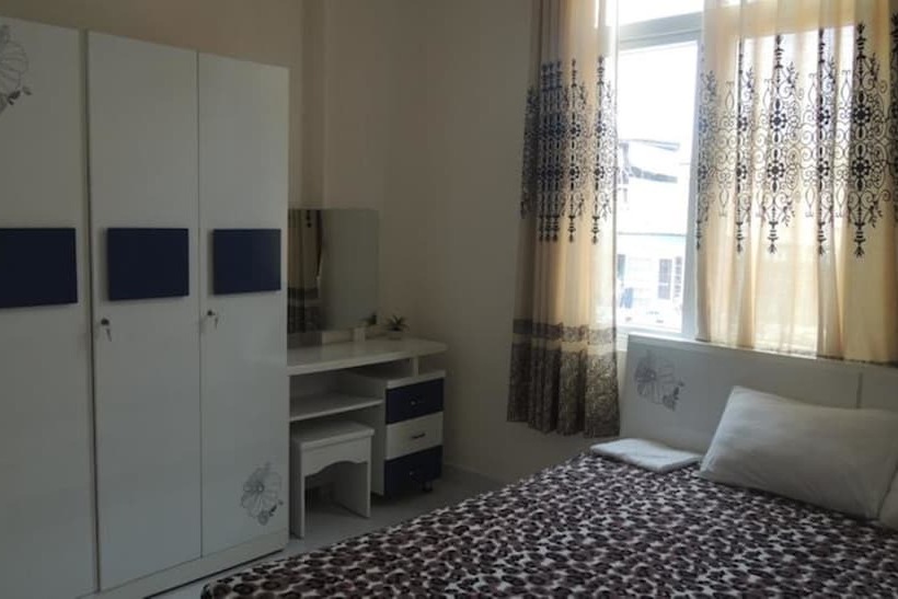 اتاق لوکس, Saigon Inn