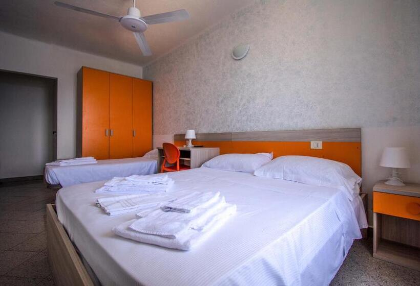 חדר קלאסי לשלושה, San Pietro Chiavari