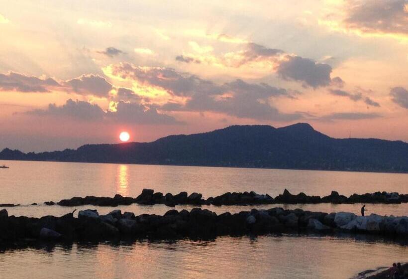 חדר קלאסי לשלושה, San Pietro Chiavari