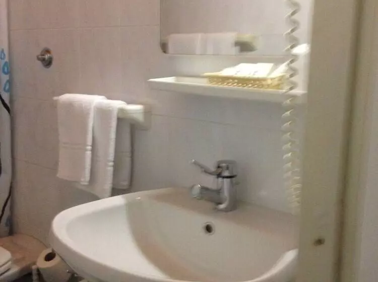 اتاق استاندارد چهار تخته, San Pietro Chiavari
