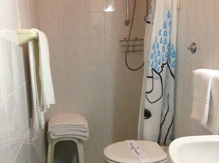 חדר סטנדרט לארבעה, San Pietro Chiavari