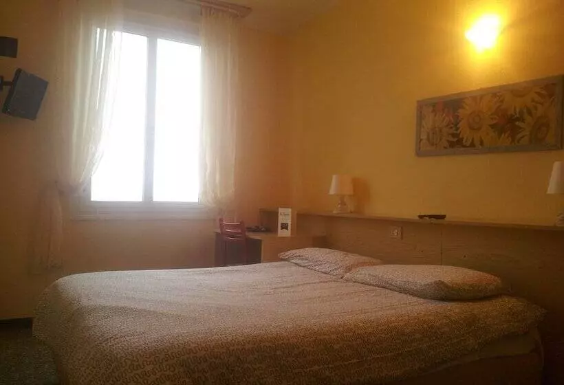 اتاق استاندارد چهار تخته, San Pietro Chiavari