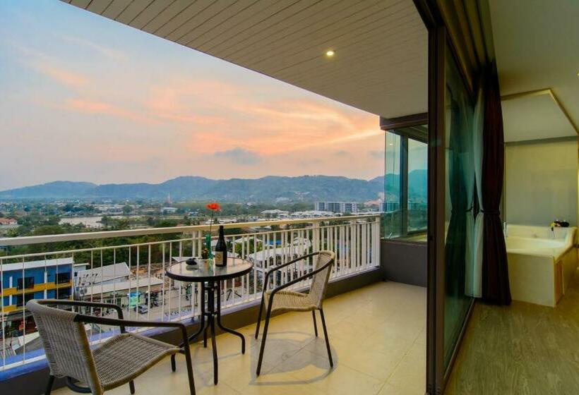 디럭스 룸, The Blue Hotel   Sha Plus