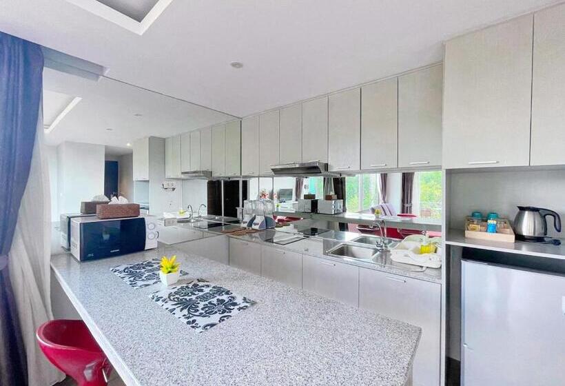 디럭스 룸, The Blue Hotel   Sha Plus