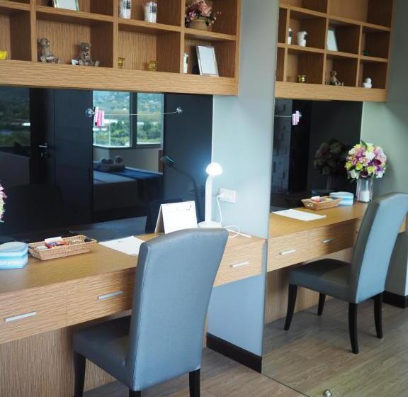 스탠다드 스튜디오, The Blue Hotel   Sha Plus