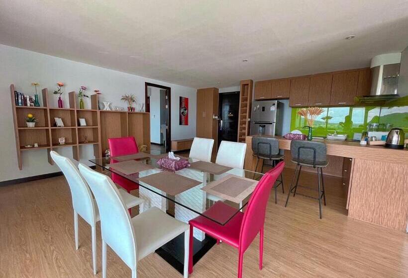 스탠다드 스튜디오, The Blue Hotel   Sha Plus