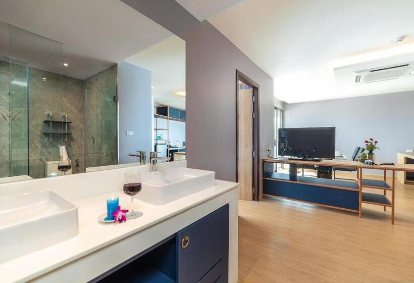 디럭스 스위트, The Blue Hotel   Sha Plus