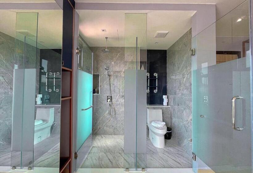 디럭스 스위트, The Blue Hotel   Sha Plus