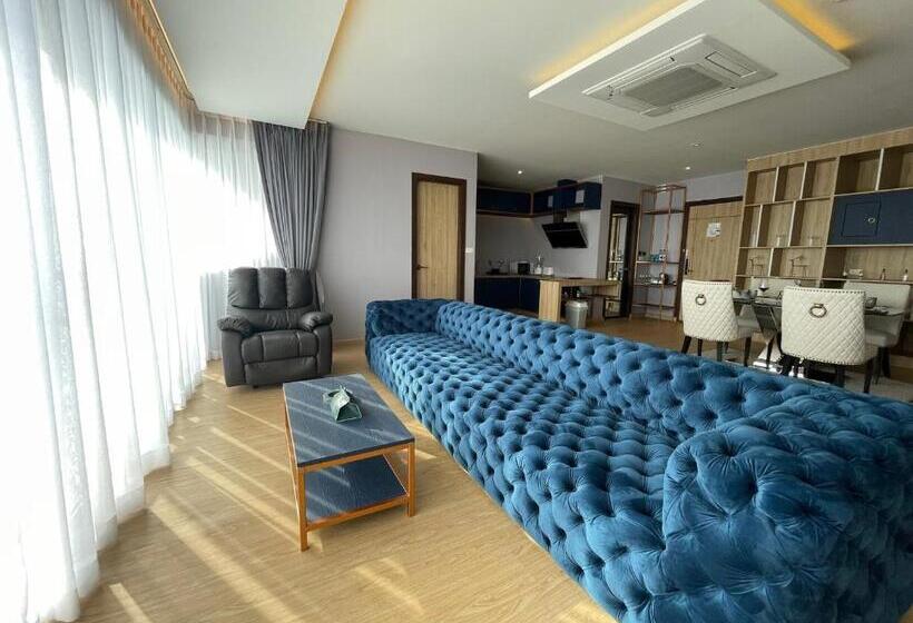 프레지덴셜 스위트, The Blue Hotel   Sha Plus