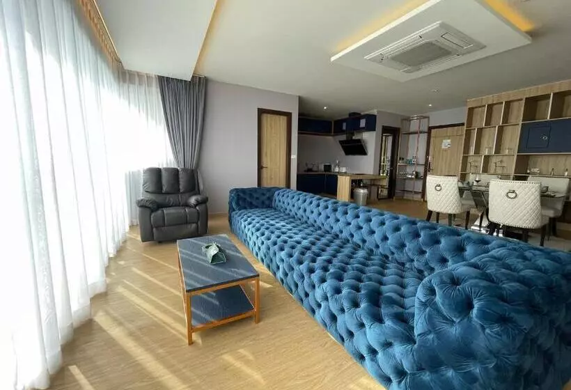 Suite Prezidențial, The Blue