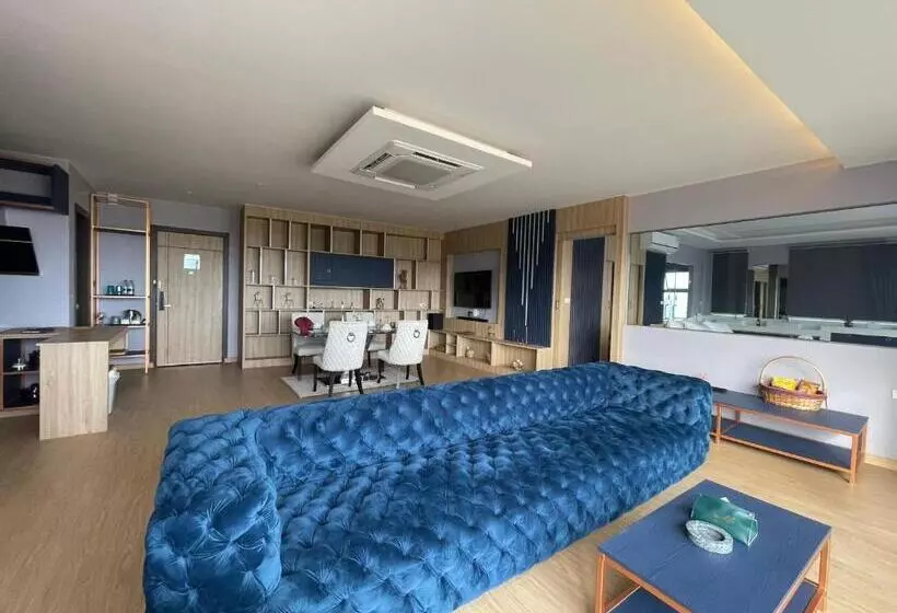 Suite Prezidențial, The Blue