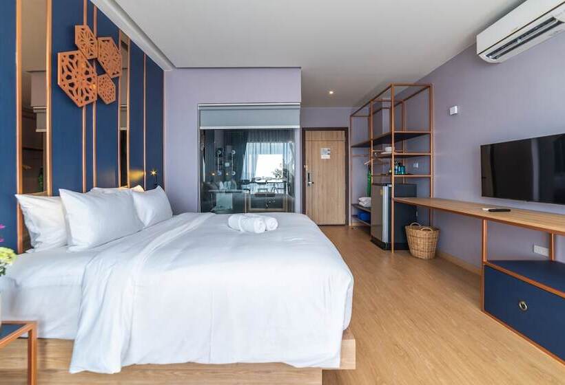 디럭스 룸, The Blue Hotel   Sha Plus