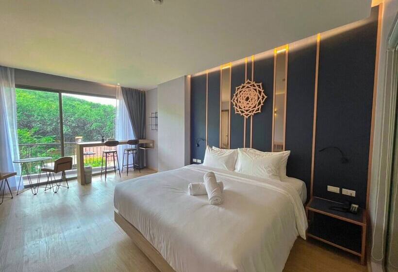 Номер Deluxe, The Blue Hotel   Sha Plus