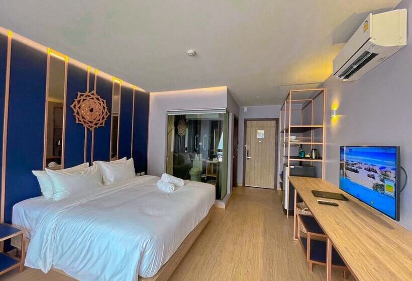 디럭스 룸, The Blue Hotel   Sha Plus