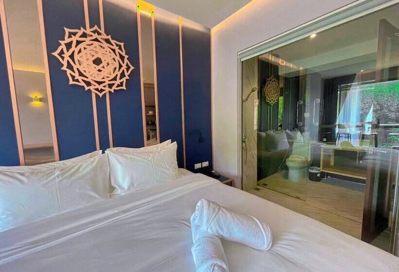 디럭스 룸, The Blue Hotel   Sha Plus