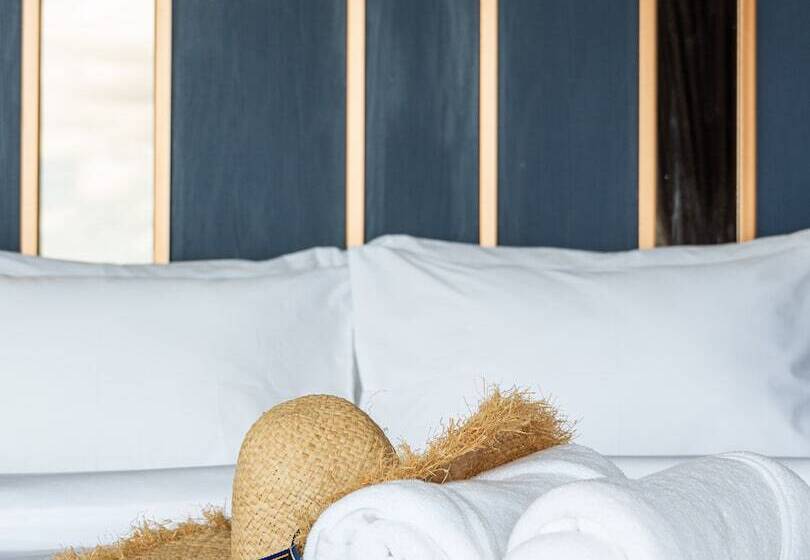 디럭스 룸, The Blue Hotel   Sha Plus