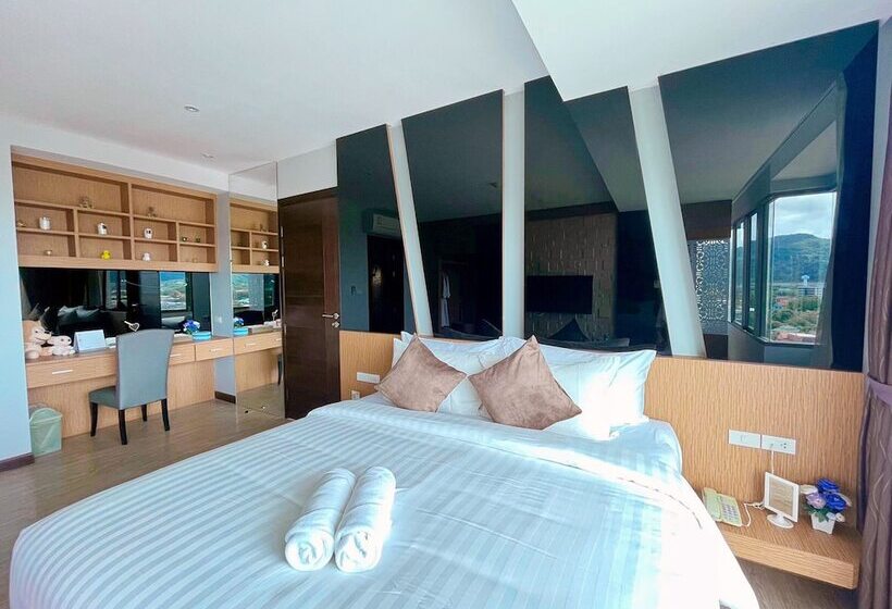 스탠다드 스튜디오, The Blue Hotel   Sha Plus