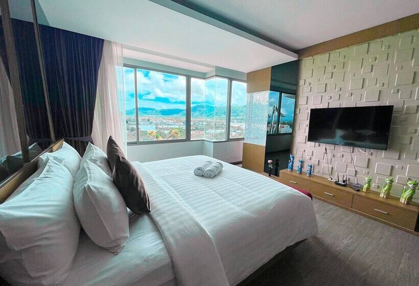 스탠다드 스튜디오, The Blue Hotel   Sha Plus