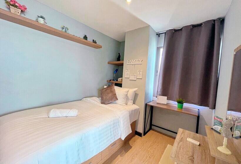 스탠다드 스튜디오, The Blue Hotel   Sha Plus