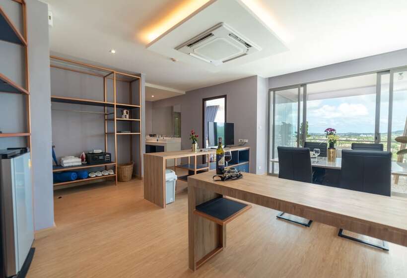 디럭스 스위트, The Blue Hotel   Sha Plus