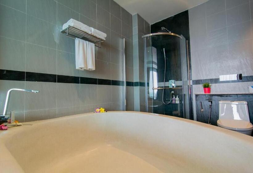 디럭스 룸, The Blue Hotel   Sha Plus