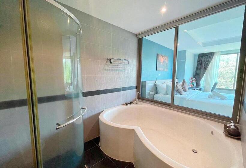 디럭스 룸, The Blue Hotel   Sha Plus