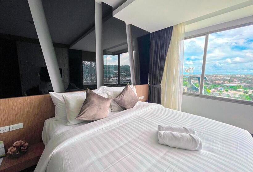 스탠다드 스튜디오, The Blue Hotel   Sha Plus