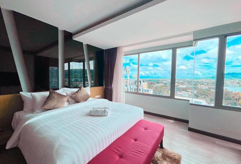 스탠다드 스튜디오, The Blue Hotel   Sha Plus