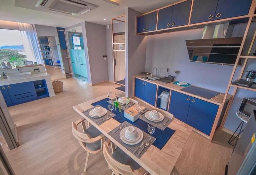 디럭스 스위트, The Blue Hotel   Sha Plus