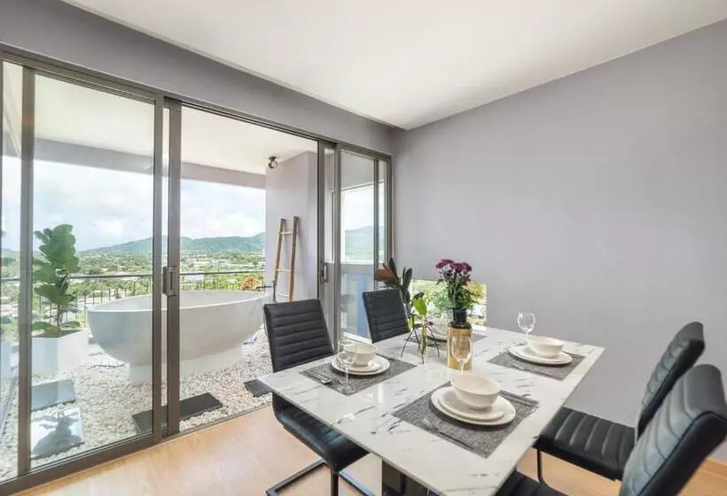 Suite Deluxe, The Blue