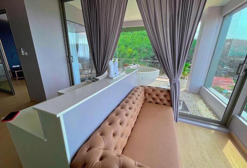 디럭스 스위트, The Blue Hotel   Sha Plus