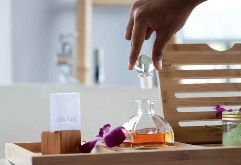 패밀리 스위트, The Blue Hotel   Sha Plus