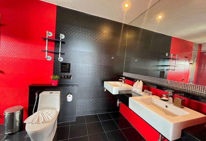 스탠다드 스튜디오, The Blue Hotel   Sha Plus