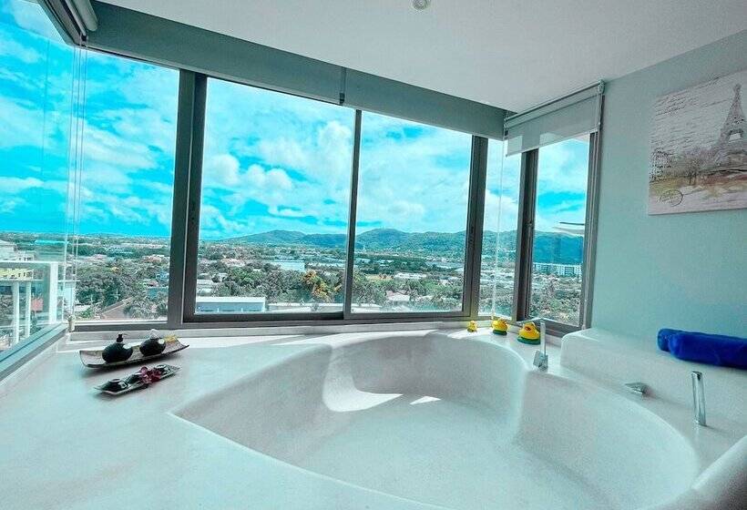 스탠다드 스튜디오, The Blue Hotel   Sha Plus