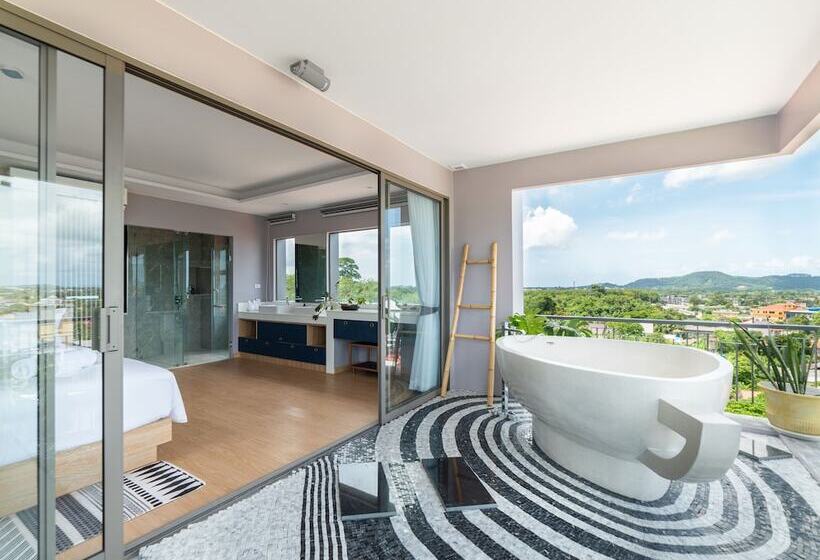 스탠다드 스튜디오, The Blue Hotel   Sha Plus