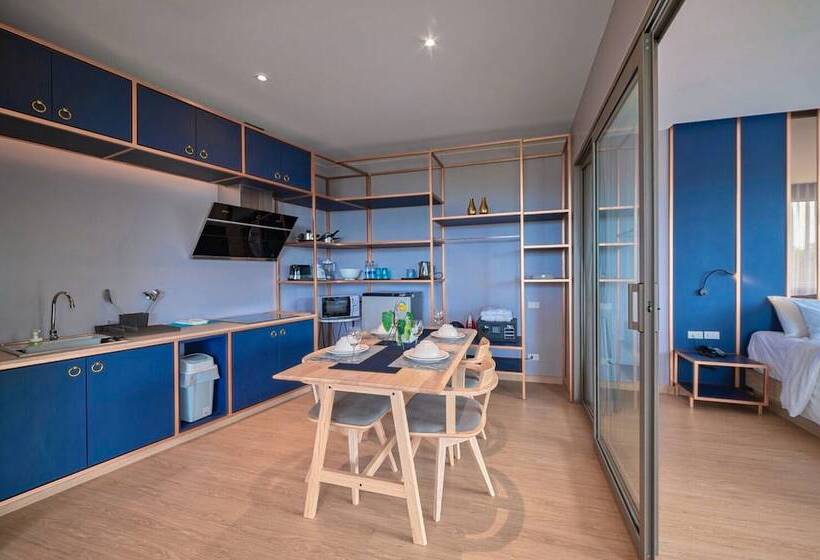 디럭스 스위트, The Blue Hotel   Sha Plus