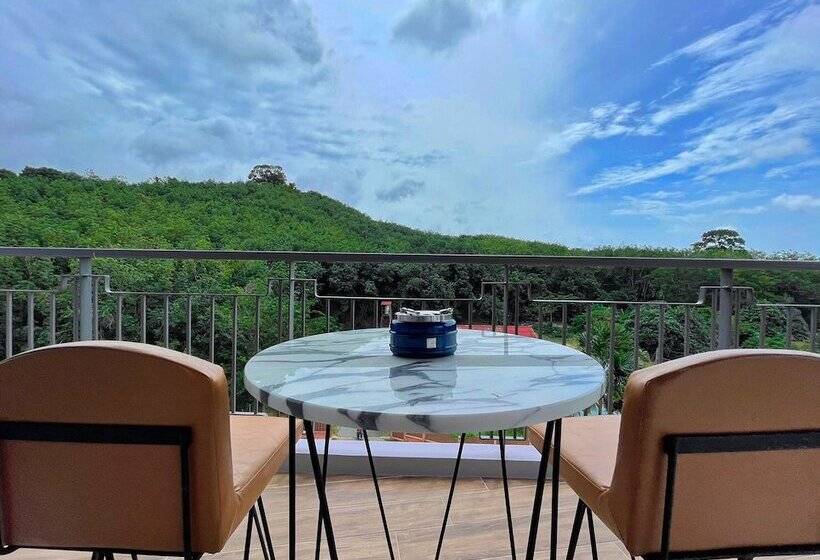 디럭스 스위트, The Blue Hotel   Sha Plus