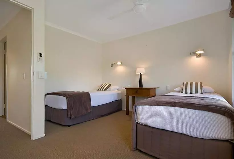 2 Bedroom Apartment Pool View, Skippers Cove Waterfront Resort