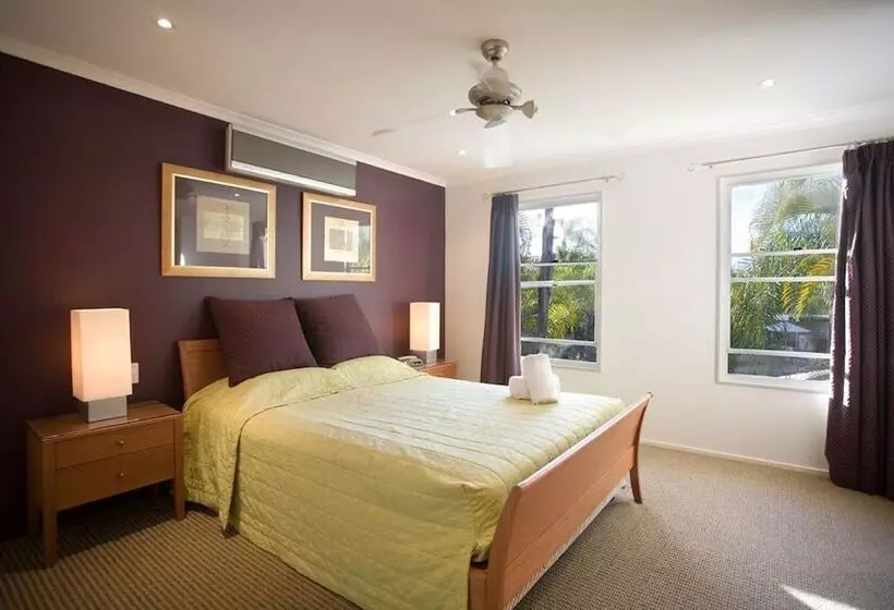 2 Bedroom Apartment Pool View, Skippers Cove Waterfront Resort