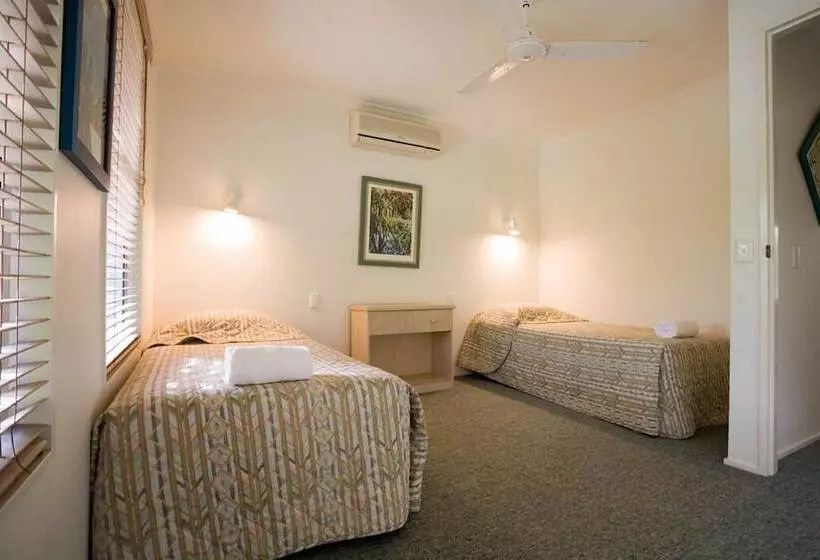 2 Bedroom Apartment Pool View, Skippers Cove Waterfront Resort